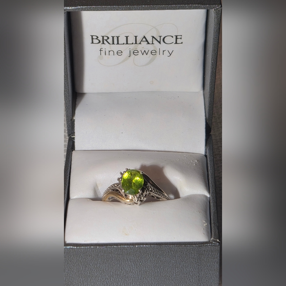 Vintage Elegant Tri-color 10k Gold Peridot  Ring Ladies